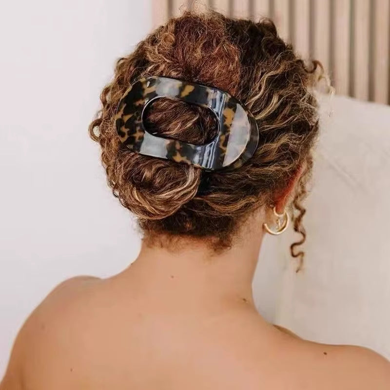 Fashion Oval Hair Claw Clip for Women New Design Leopard Matte Curved Flat Styling Barrettes Acrylic Lying down Hair Accessories