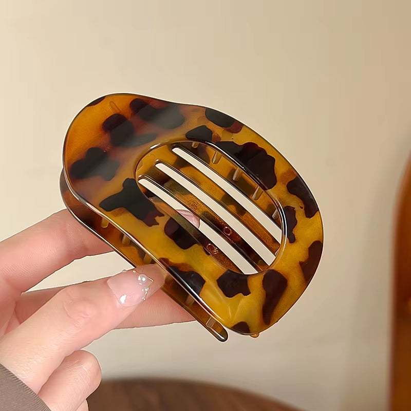 Fashion Oval Hair Claw Clip for Women New Design Leopard Matte Curved Flat Styling Barrettes Acrylic Lying down Hair Accessories