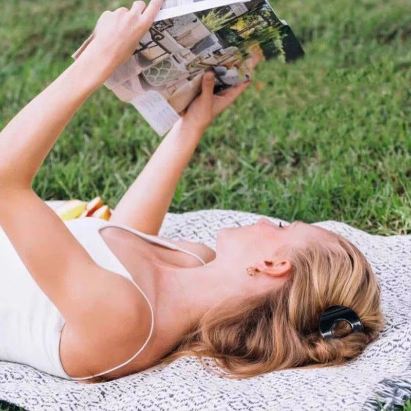 Fashion Oval Hair Claw Clip for Women New Design Leopard Matte Curved Flat Styling Barrettes Acrylic Lying down Hair Accessories