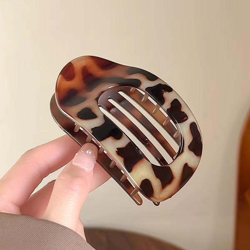 Fashion Oval Hair Claw Clip for Women New Design Leopard Matte Curved Flat Styling Barrettes Acrylic Lying down Hair Accessories
